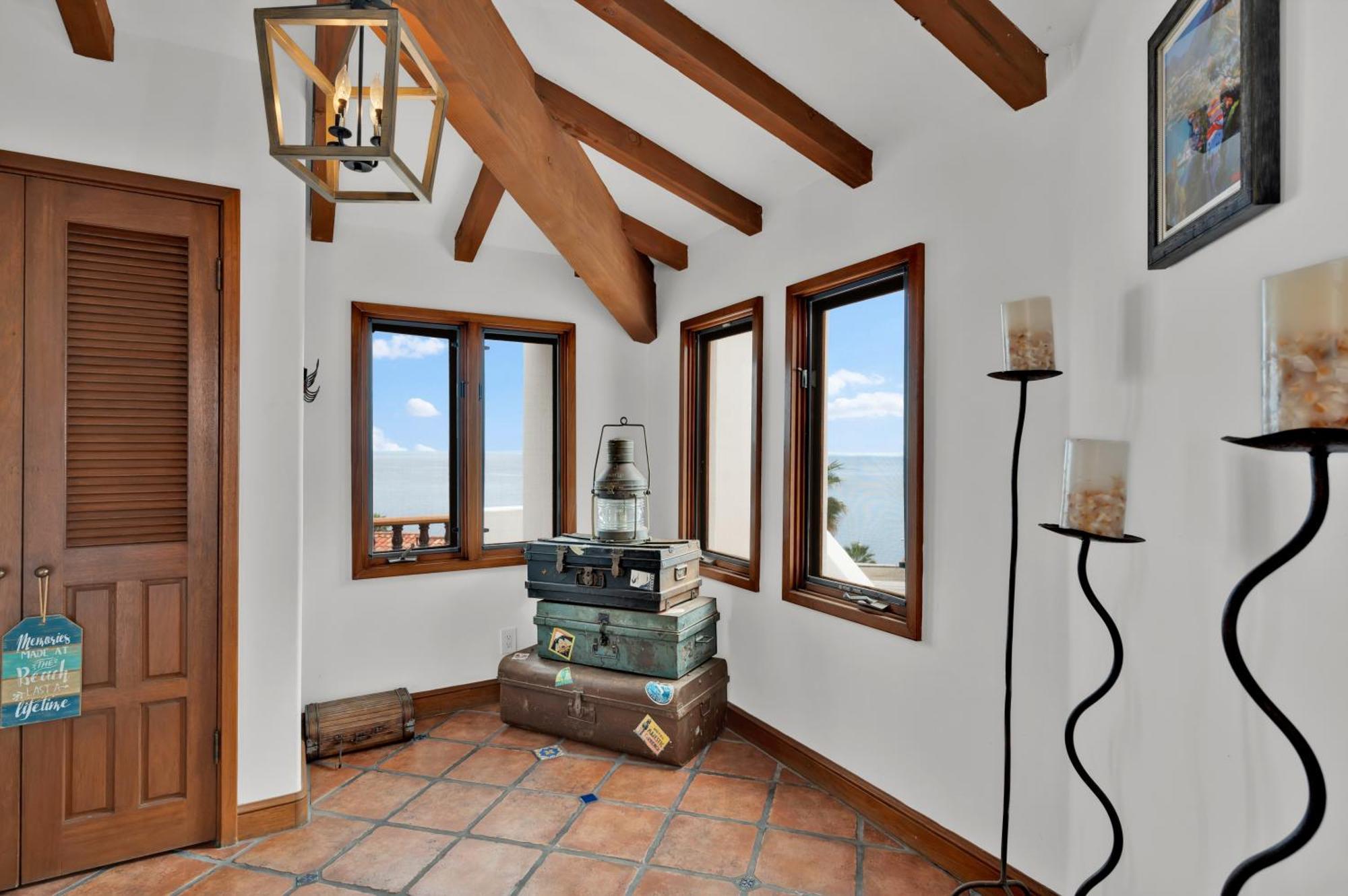 Gorgeous Oceanfront Villa With Panoramic Views Avalon Exterior photo